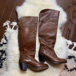 Frye low-heeled knee-high brown leather boots size 7